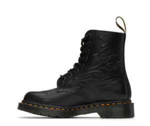 На фото ботинки Dr. Martens Emboss – Black Flames Polished Smooth